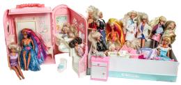 192 -  GRAN LOTE DE MUÑECAS Y ACCESORIOS "BARBIE"