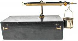 949 - BALANZA DE PRECISION CON CAJA