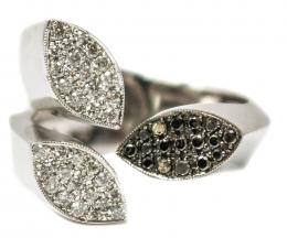 151 - ANILLO DE DISEÑO CON BRILLANTES