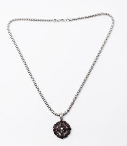 160 - COLLAR CON ROSETÓN DE GRANATES