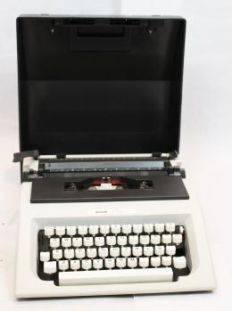 1010 - MAQUINA DE ESCRIBIR "OLIVETTI"