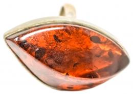 68 - ANILLO CON COPAL