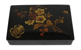 1078 - CAJA LACADA CON DECORACIÓN FLORAL