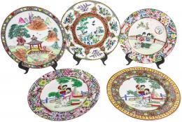 369 - CINCO PLATOS DE PORCELANA CHINA
