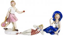 482 - TRES FIGURAS DE PORCELANA FRANCESA DEL PRIMER TERCIO DE S. X