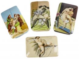432 - CUATRO CAJAS DE PORCELANA CON DECORACIÓN ERÓTICA