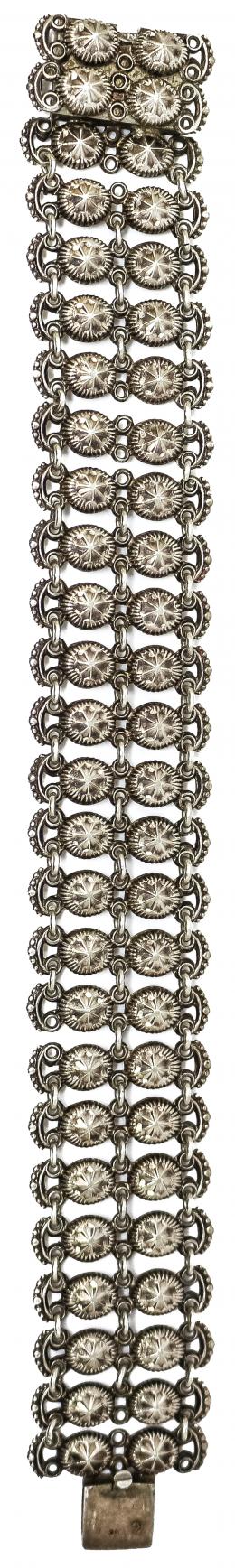 144 - PULSERA ANCHA DE PLATA DE FLES. S.XIX
