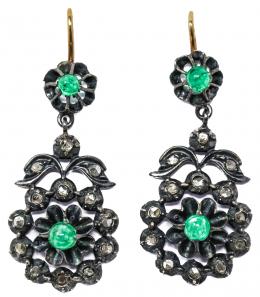 139 - PENDIENTES LARGOS CON DIAMANTES Y ESMERALDAS