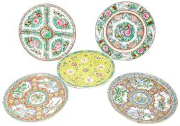 370 - CINCO PLATOS EN PORCELANA CHINA DE MEDIADOS DEL S.XX