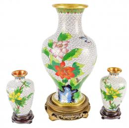 408 - TRES JARRONES ORIENTALES CLOISONÉ SEGUNA MITAD DEL S.XX 