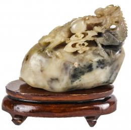 385 - FIGURA ORIENTAL EN PIEDRA DURA DE LA PRIMERA MITAD DEL S.XX