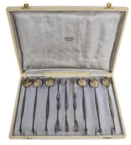 968 - CONJUNTO DE APERITIVO EN PLATA DE LA SEGUNDA MITAD DEL S.XX