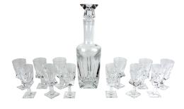 10 - BOTELLA Y 12 COPAS EN CRISTAL "PEILL PUTZLER"
