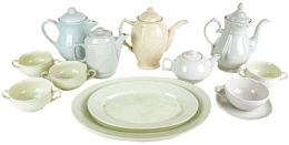 466 - LOTE VARIADO DE MENAJE EN PORCELANA Y CERÁMICA 