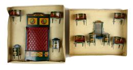 174 - DOS CAJAS CON MUEBLES DE JGUETE DE PRINCIPIOS DEL S.XX