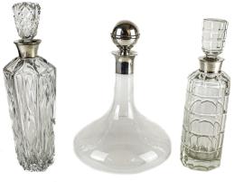 66 - TRES BOTELLAS LICORERAS DE LA SEGUNDA MITAD DEL S.XX