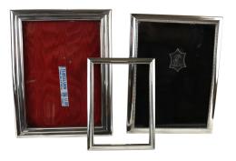 978 - TRES MARCOS PORTARRETRATOS DE PLATA