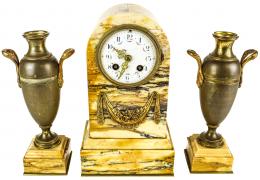 738 - RELOJ FRANCÉS CON GUARNICIÓN DE PRINCIPIOS DEL S.XX
