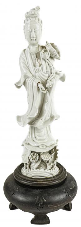 386 - FIGURA ORIENTALE EN PORCELANA BLANCA DEL PRIMER TERCIO S.XX