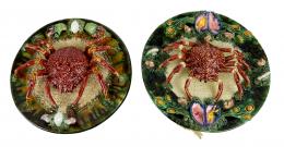 426 - DOS PLATOS DECORATIVOS EN CERÁMICA PORTUGUESA MEDIADOS S.XX