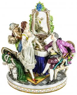 444 - GRUPO EN PORCELANA EUROPEA DEL SEGUNDO TERCIO DEL S.XX