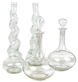 21 - CUATRO BOTELLAS EN CRISTAL  DEL PRIMER TERCIO DE SIGLO XX