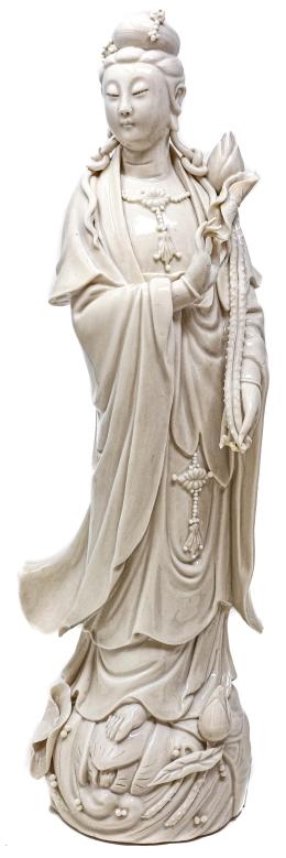327 - FIGURA ORIENTAL EN PORCELANA BLANCA DE MEDIADOS S.XX