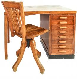 313 - MESA DE ESCRITORIO Y SILLA DE ESTILO AMERICANO PARA NIÑO