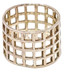 67 - ANILLO DE DISEÑO DE PLATA