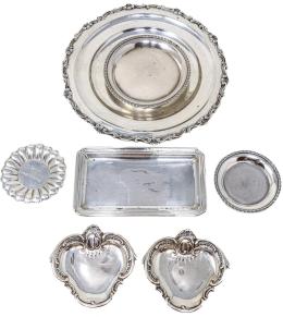 645 - LOTE DE SIETE PLATITOS Y CENTRITOS EN PLATA