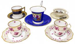 374 - COLECCIÓN DE TAZAS Y PLATOS DE PORCELANA