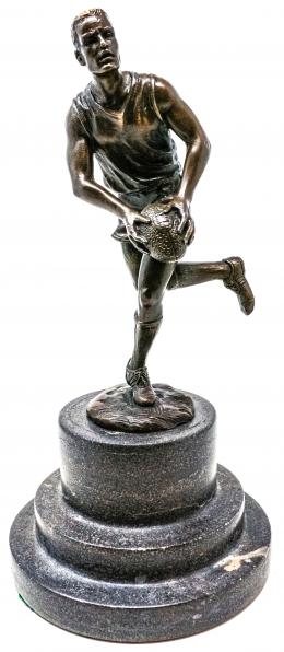 1039 - ESCULTURA EN BRONCE "JUGADOR DE RUGBY"