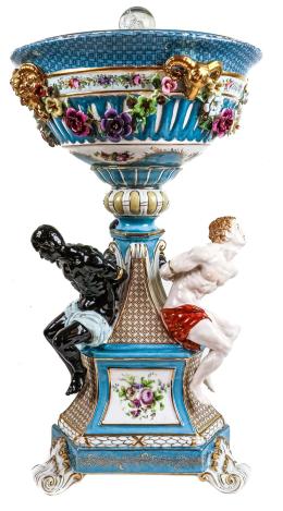 453 - GRAN FUENTE DE SOBREMESA EN PORCELANA CENTROEUROPEA