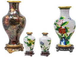377 - CUATRO  JARRONES CLOISONÉ DE MEDIADOS S.XX