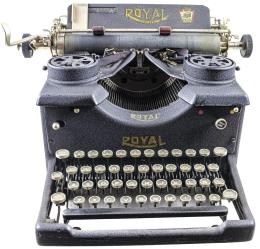 813 - MÁQUINA DE ESCRIBIR "ROYAL"  DEL PRIMER TERCIO DEL S.XX