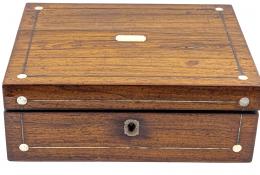 961 - PEQUEÑA CAJA ESCRIBANIA DE FINALES DEL S.XIX