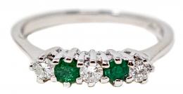 60 - ANILLO CON BRILLANTES Y ESMERALDAS