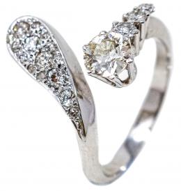 56 - ANILLO CON BRILLANTES