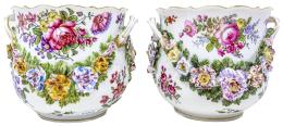 429 - PAREJA DE MACETEROS EN PORCELANA DEL PRIMER TERCIO DEL S. XX