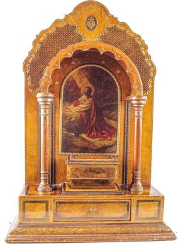 830 - PEQUEÑA CAPILLA EN PIEL DEL PRIMER TERCIO DEL S.XX