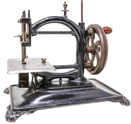 752 - ANTIGUA MÁQUINA DE COSER DE PRINCIPIOS DEL S.XX