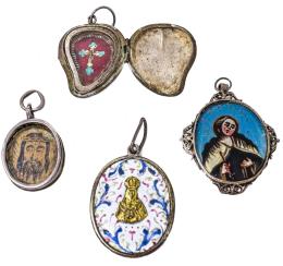 779 - TRES MEDALLAS Y RELICARIO DEL S.XVIII