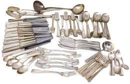 625 - CONJUNTO DE PIEZAS DE CUBERTERÍA EN PLATA