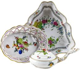 377 - CONJUNTO DE TRES PIEZAS DE LA MANUFACTURA HEREND-HUNGARY.
