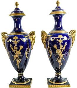 462 - PAREJA DE JARRONES DE PORCELANA FRANCESA