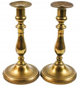 957 - PAREJA DE CANDELEROS DE PRINCIPIOS DEL S.XX