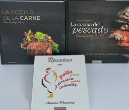 422 - TRES LIBROS DE COCINA
