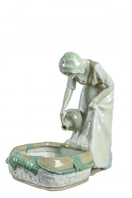 437 - FIGURA EN PORCELANA AUSTRÍACA DE PRINCIPIOS DEL S.XX