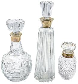 55 - DOS BOTELLAS LICORERAS Y TARRO EN CRISTAL Y PLATA