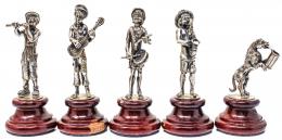 690 - CINCO FIGURITAS EN PLATA DE MEDIADOS DEL SIGLO XX